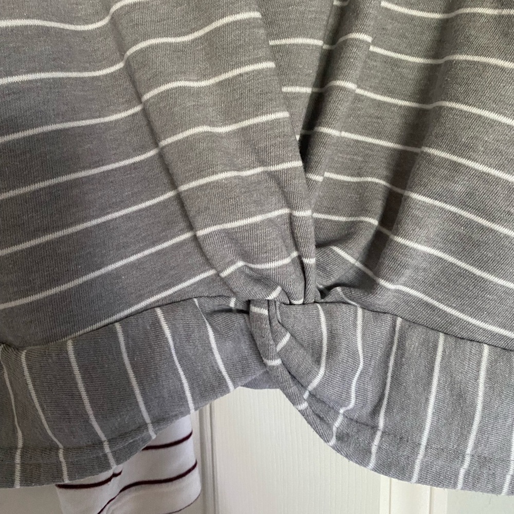Old Navy Women’s Bundle of 2 Twist Front Sweaters Tops Gray & White Medium M - Picture 3 of 7